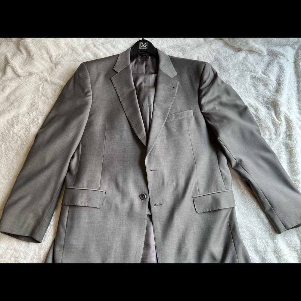 Jos A Banks suit. 44L